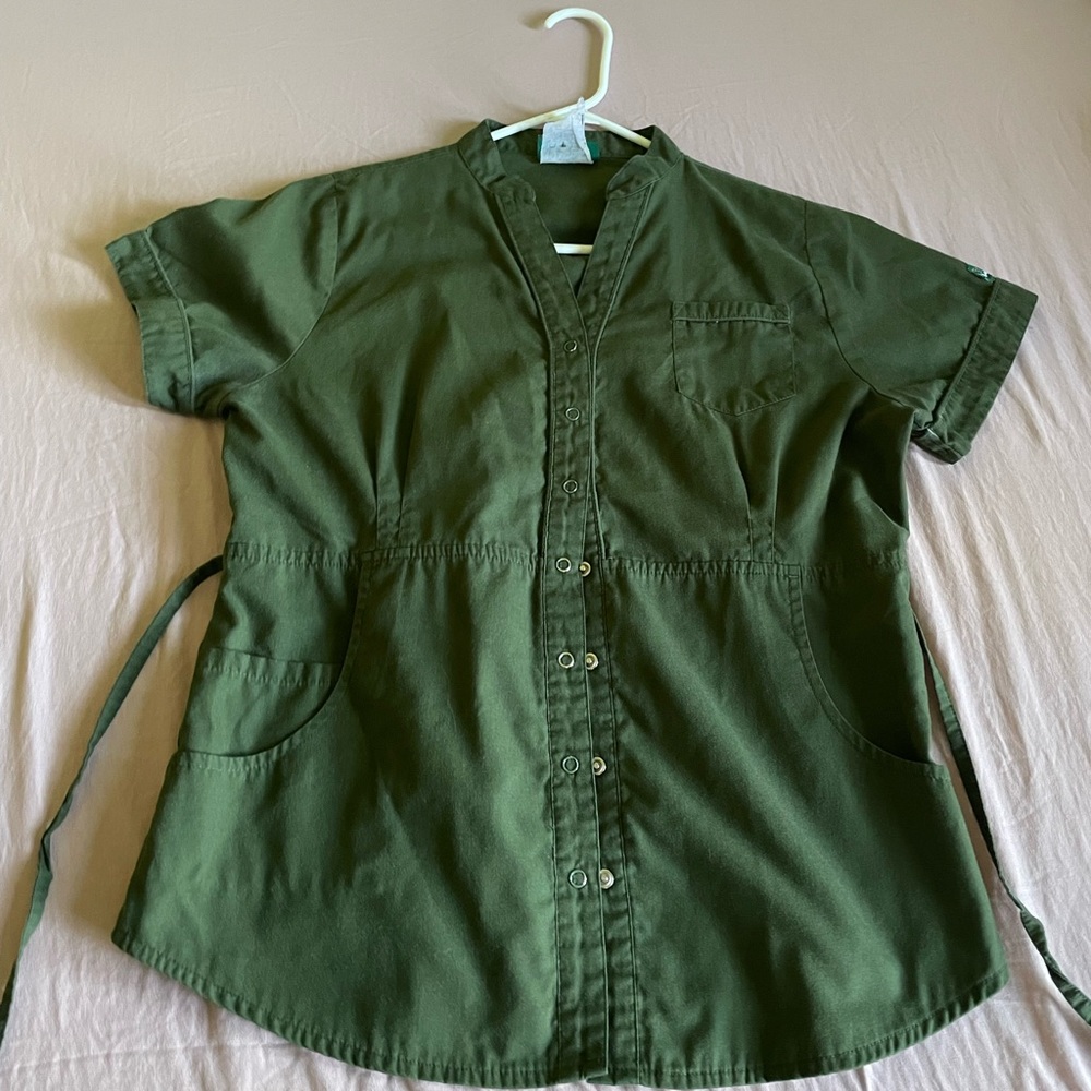 Green Scrub Top. - Picture 3 of 3